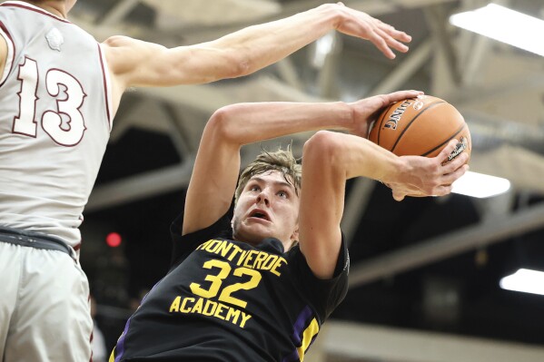 Top basketball recruit Cooper Flagg chooses Duke over UConn | AP News