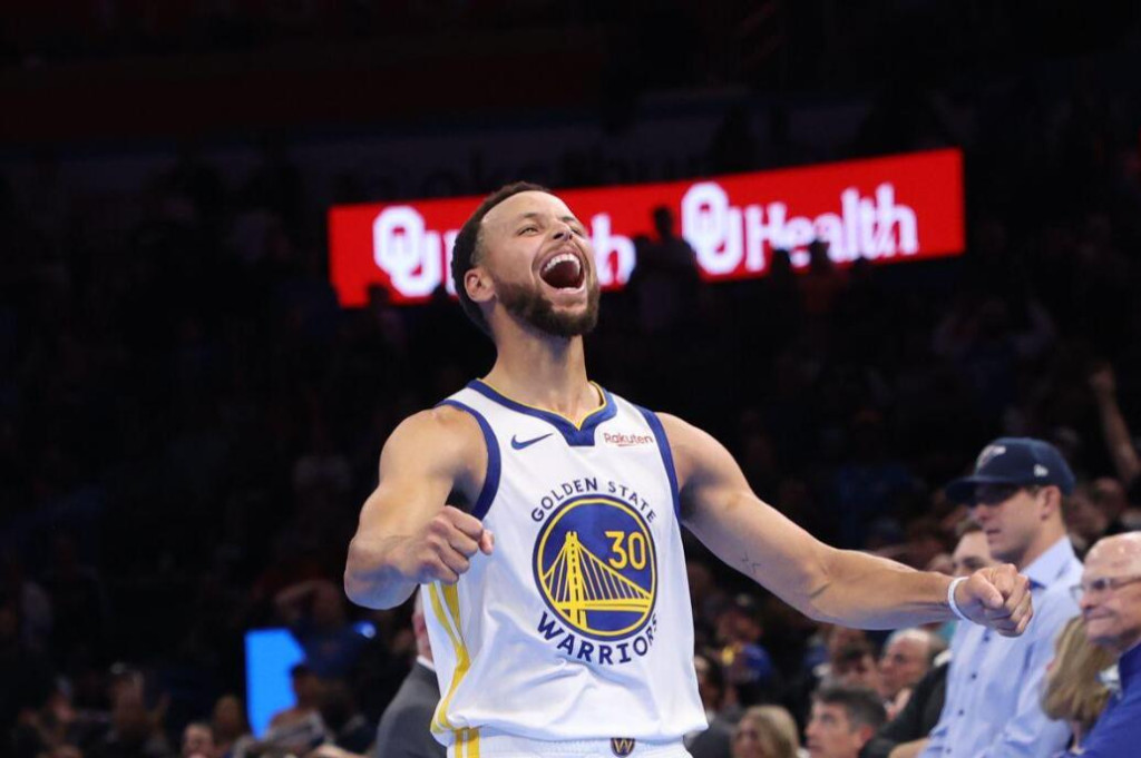 NBA / 【影片】「浪花兄弟」輪流上演0.2秒絕殺!勇士社媒發文慶祝,4戰全勝完美化身客場龍!-黑特籃球-NBA新聞影音圖片分享社區