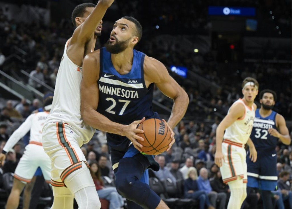 NBA / 【影片】法國長人惺惺相惜!溫班亞瑪29+9再刷歷史首人紀錄,賽後與戈貝爾合影交換球衣!-黑特籃球-NBA新聞影音圖片分享社區