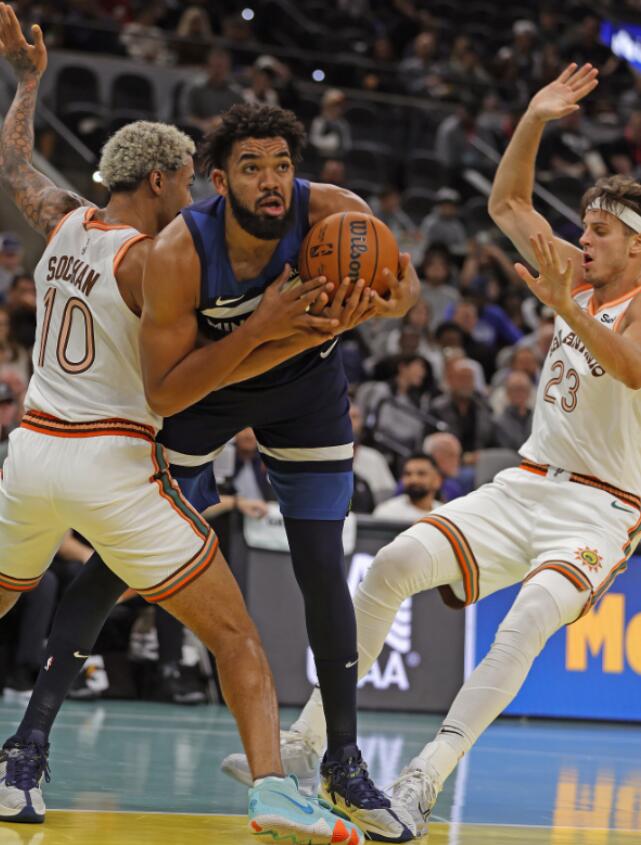 NBA / 【影片】法國長人惺惺相惜!溫班亞瑪29+9再刷歷史首人紀錄,賽後與戈貝爾合影交換球衣!-黑特籃球-NBA新聞影音圖片分享社區