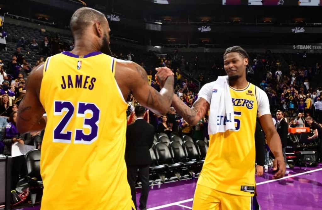 NBA / 湖人太陽裁判報告:僅一次漏判太陽吃虧,瑞迪許三分前戴維斯三秒違例!-黑特籃球-NBA新聞影音圖片分享社區