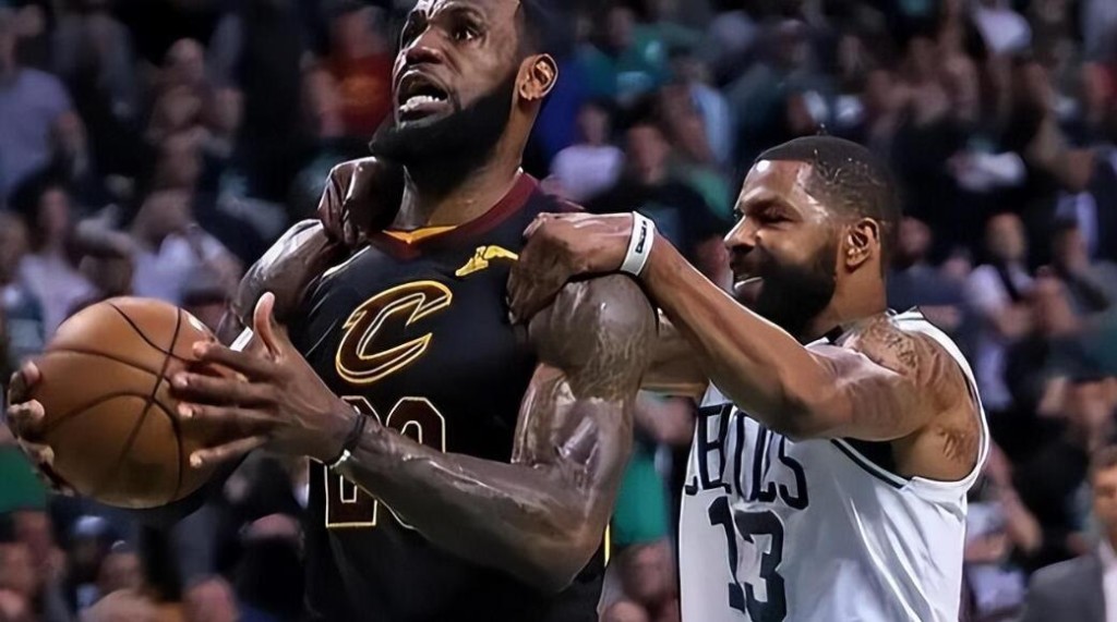 作為普通人,就算給你100萬,你也不敢造NBA這5人進攻犯規!-黑特籃球-NBA新聞影音圖片分享社區