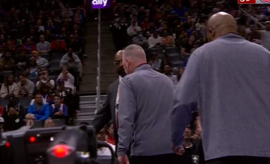 NBA / 【影片】主帥不在我也不打了!金塊核心約基奇+馬龍:均瘋狂抱怨判罰,累計兩T雙雙被驅逐!-黑特籃球-NBA新聞影音圖片分享社區