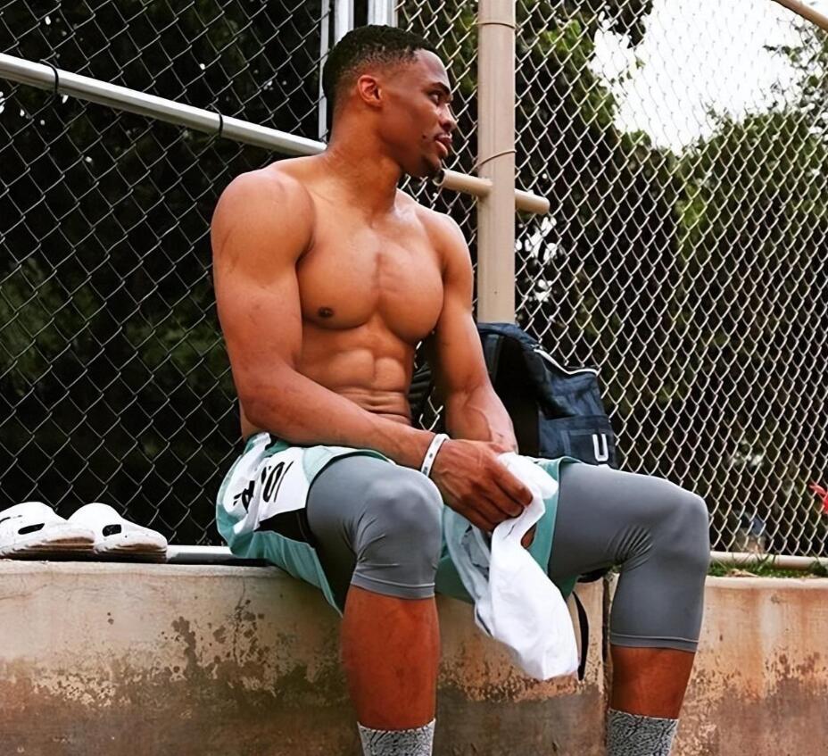 NBA / 聯盟無法超越的五大肌肉,歐尼爾手臂,姚明大腿,詹姆斯手掌!-黑特籃球-NBA新聞影音圖片分享社區