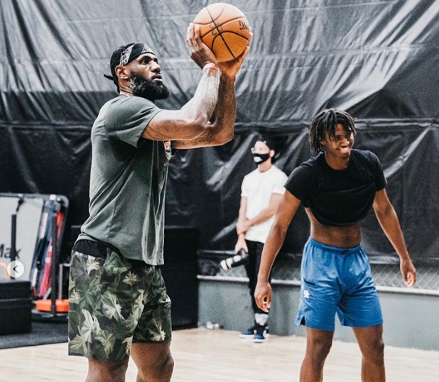 tyrese-maxey-and-lebron-james