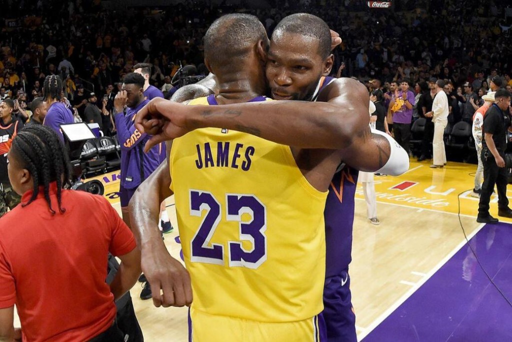 NBA / 美媒模擬東西區全明星:詹皇KD字母先發,柯瑞成後補,霍姆葛倫入選無溫班!-黑特籃球-NBA新聞影音圖片分享社區