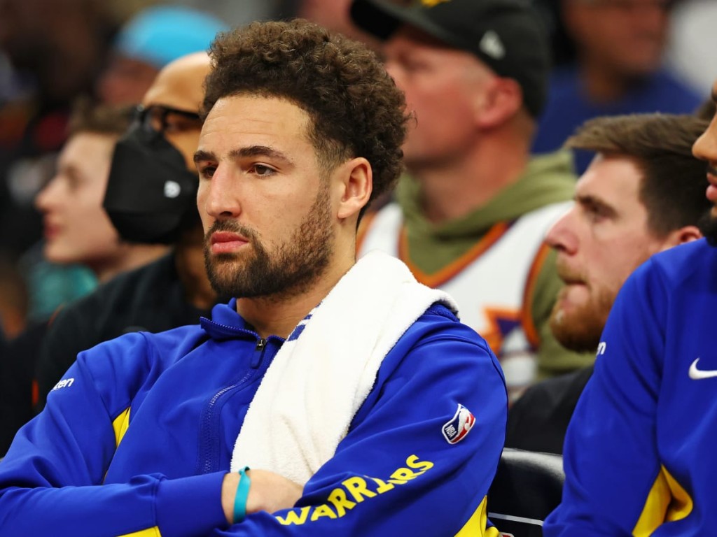 klay-thompson-benched-1